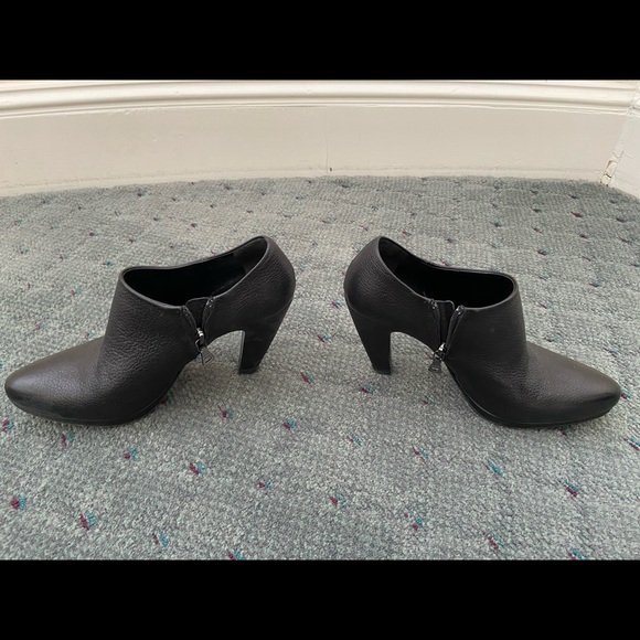 Prada black booties with a heel - Picture 2 of 4